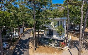 Holiday Homes Ostro